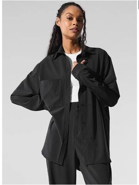 NEW ALO Yoga Women’s ‘Dreamscape button down long sleeve’, black, size small.